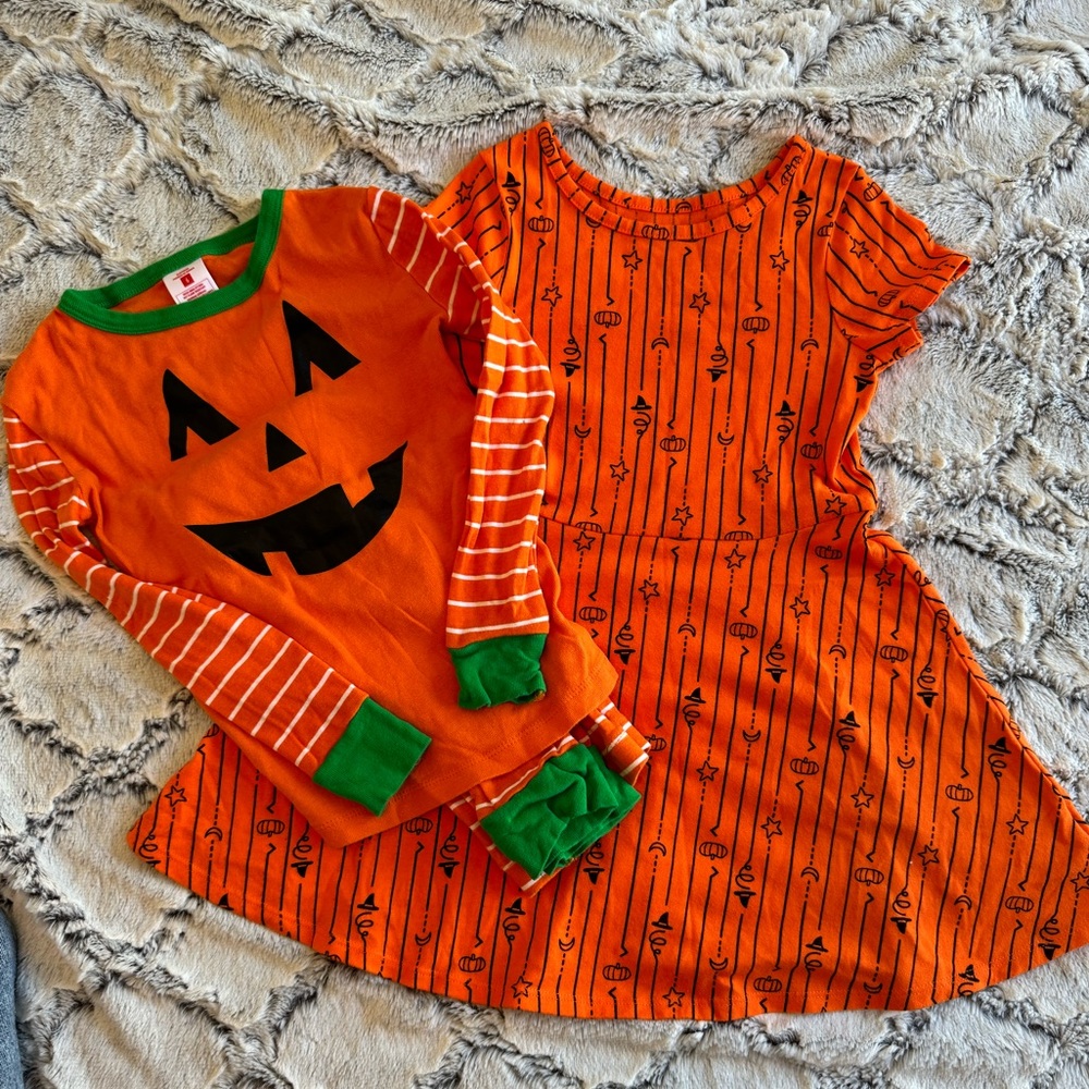 Set of Halloween pajamas AND dress size 5t (pjs run small)